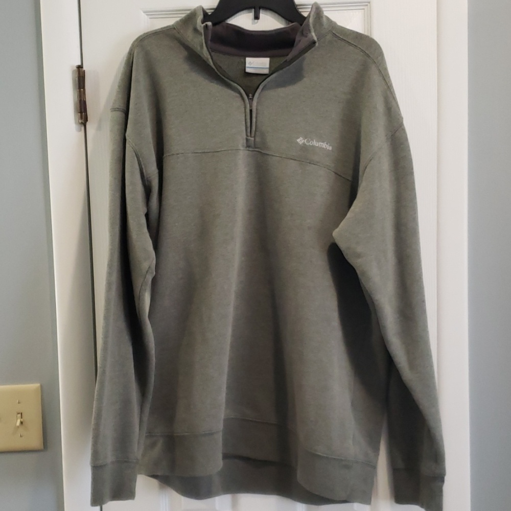 Columbia Men's pullover sweatshirt